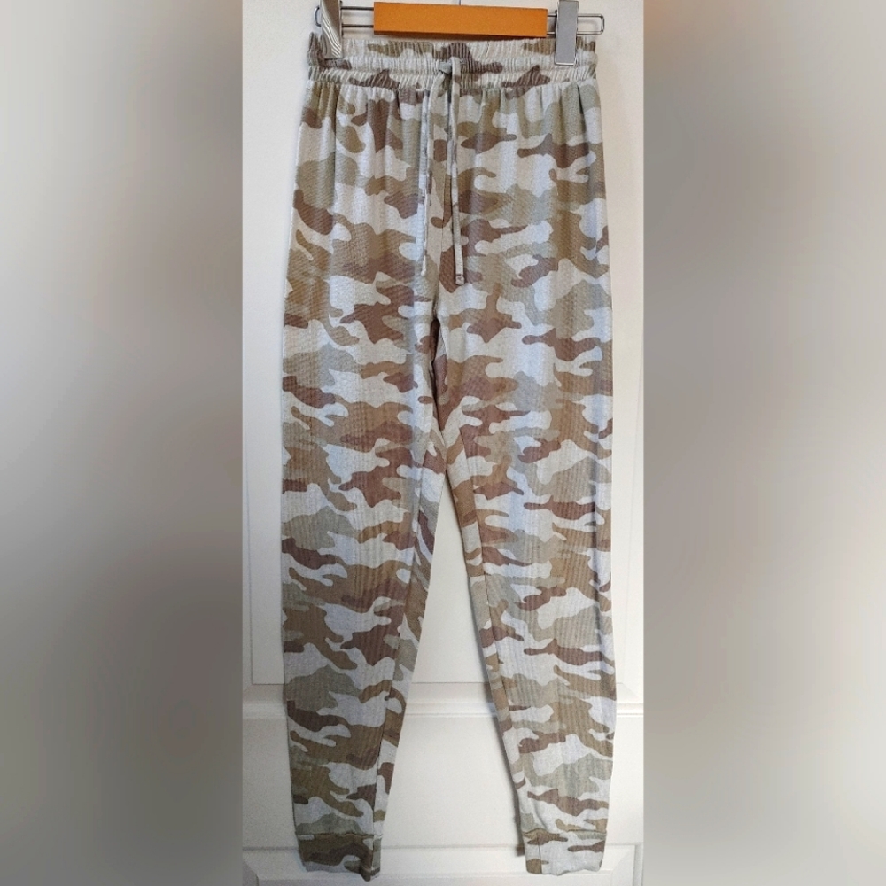 Rose & Vine Camouflage Joggers XS